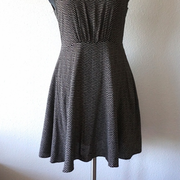THML Chevron Dress - Picture 2 of 5